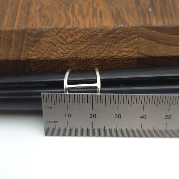 Size 7 925 Sterling Silver Simple Abstract Style Single Line Ring - Picture 6 of 7